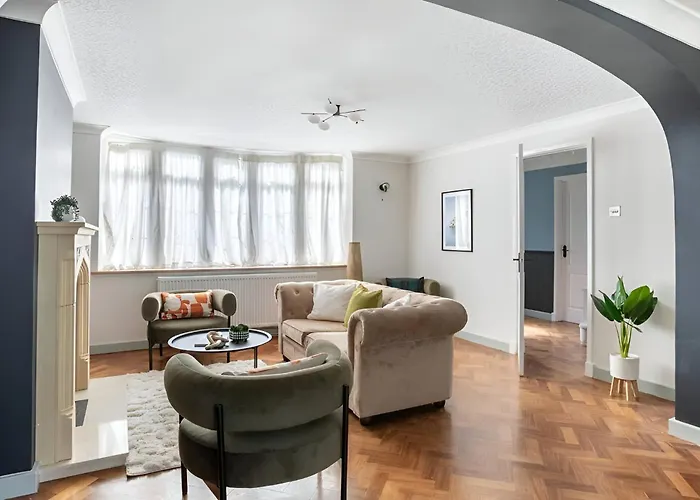 Seaview Symphony Opulent 4Br Haven For Big Groups