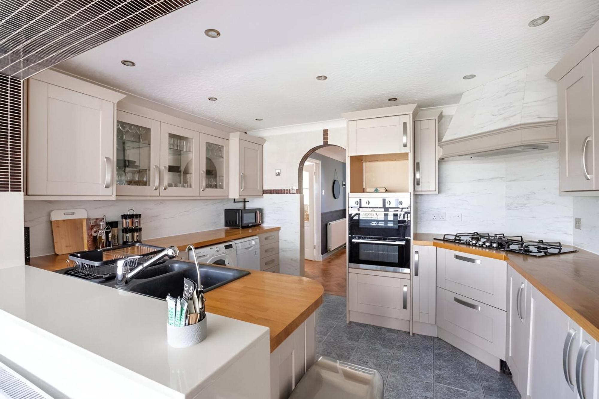 Seaview Symphony Opulent 4br Haven For Big Groups Apartment *